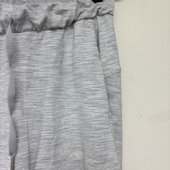 Lululemon On The Fly Pant 27” - Picture 7 of 13